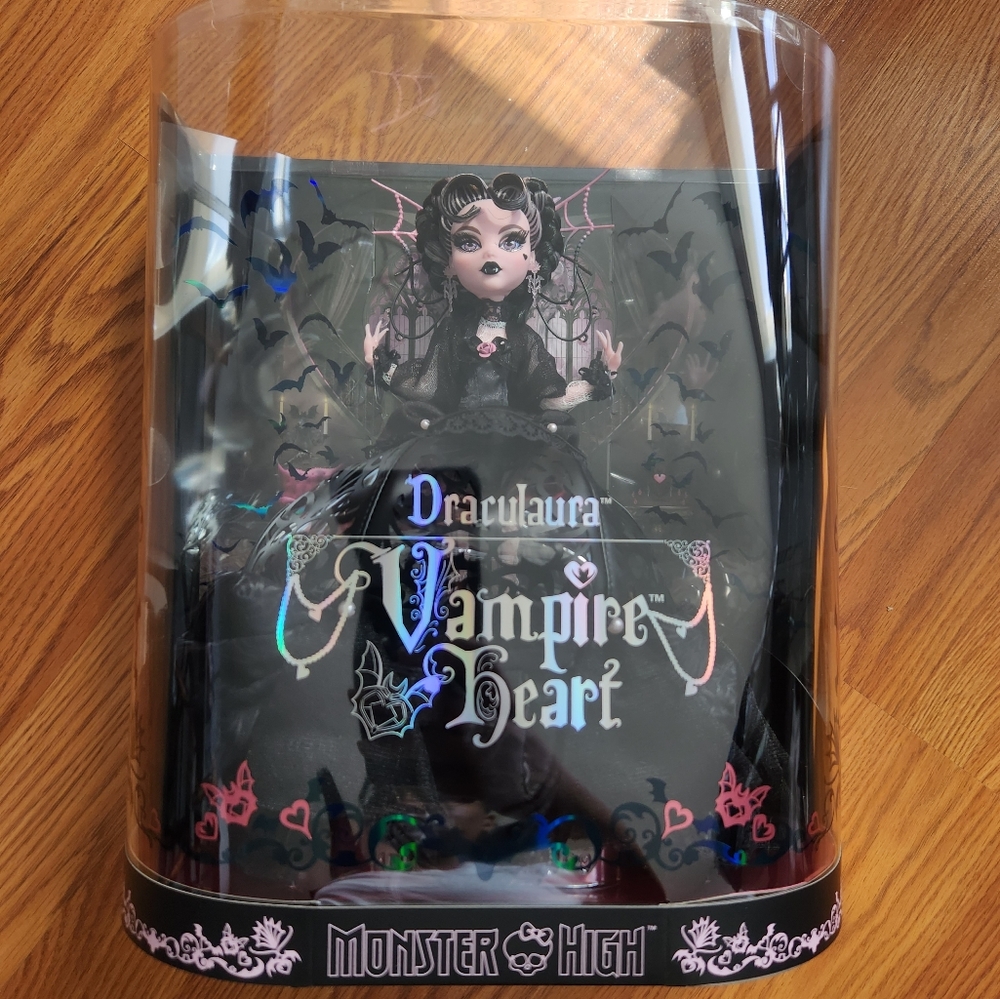✅ Ships Today ✅ Monster High Draculaura Vampire Heart - NIB